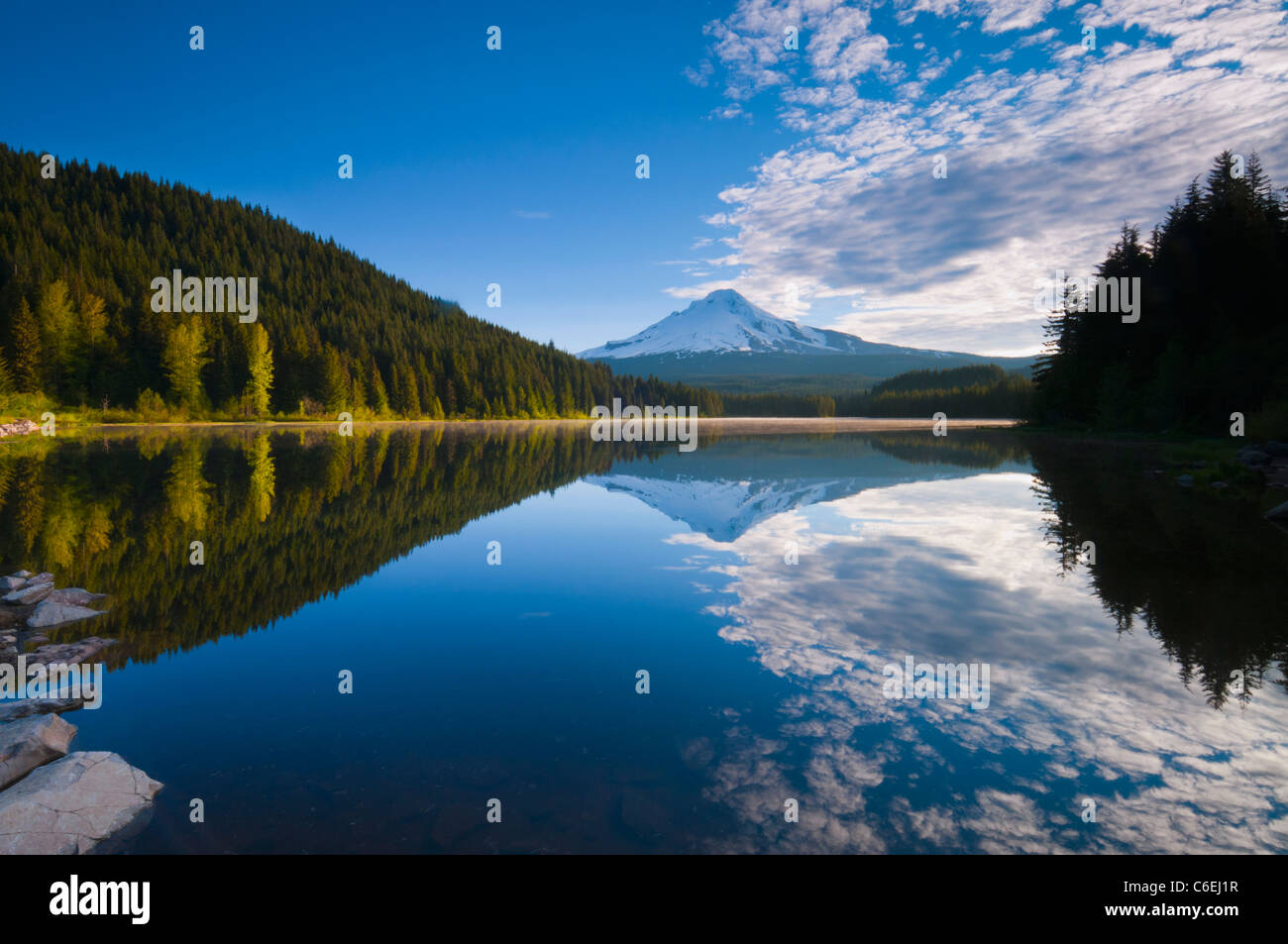 USA, Oregon, Clackamas County, View of Trillium Lake with Mt Hood in background Stock Photo