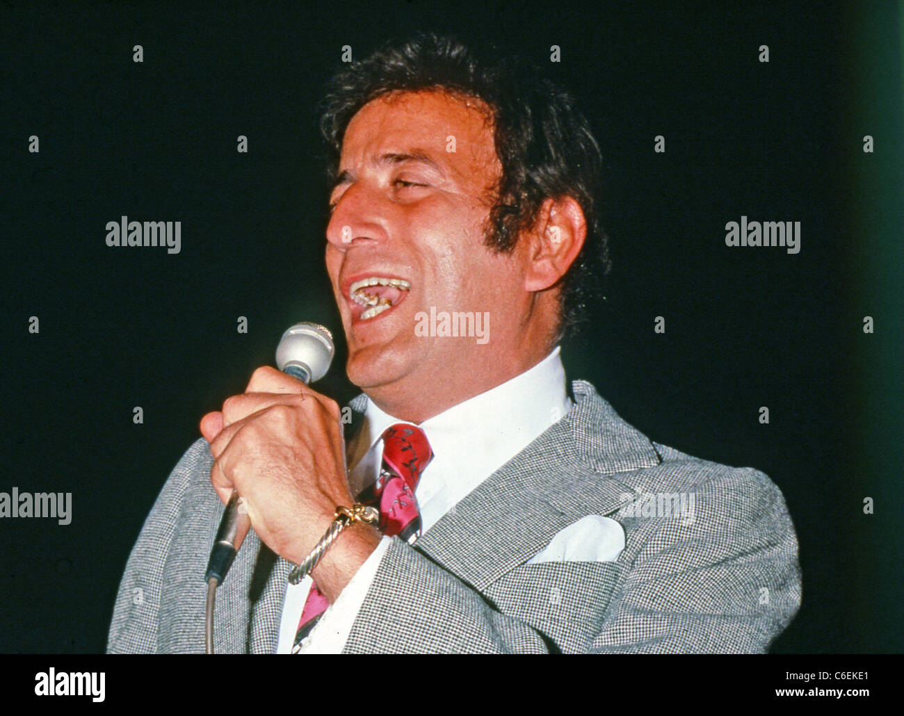 Tony Bennett Singing On 25 Days Of Christmas 2022 Tony Bennett In His 70S High Resolution Stock Photography And Images - Alamy