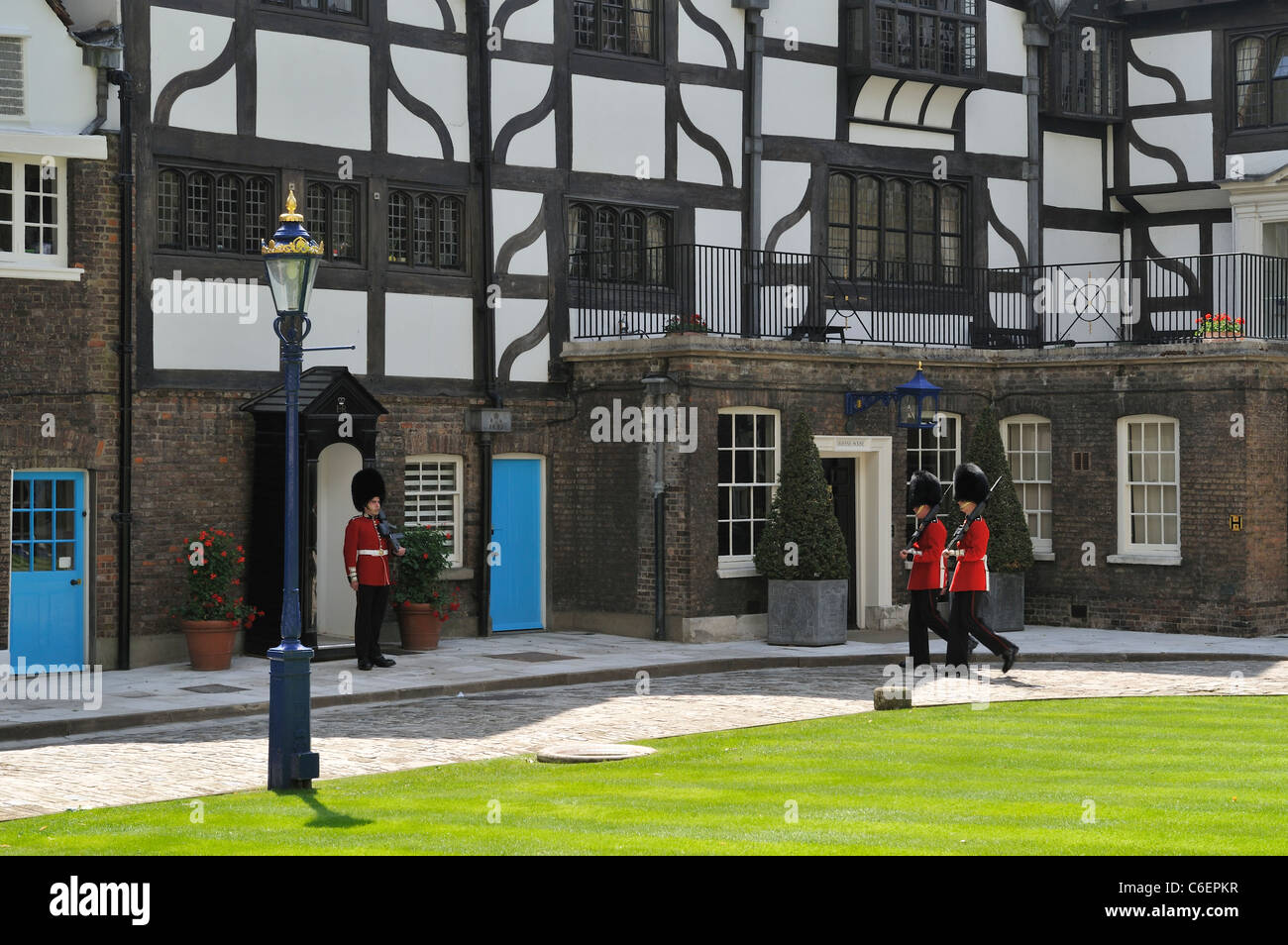 Changing the guard at the Queen's house, Tower of London, London, England 110709 39877 Stock Photo