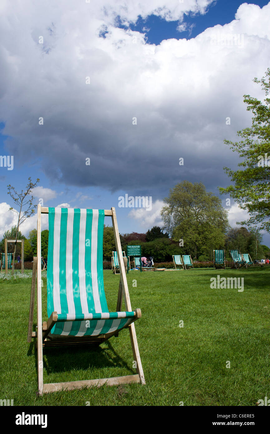 St james park deck chair hi-res stock photography and images - Alamy