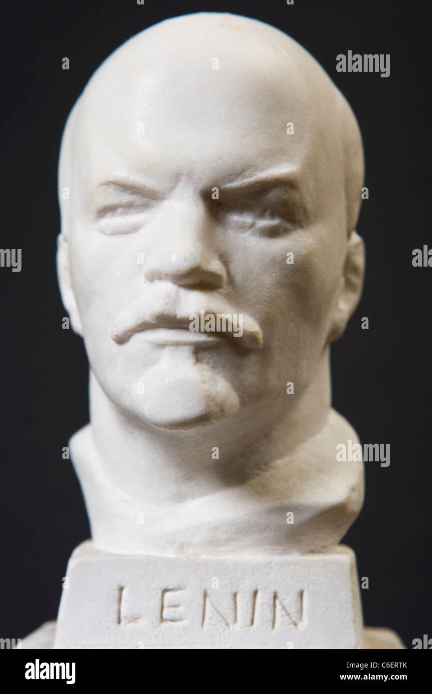 Sculpture of Lenin Stock Photo - Alamy