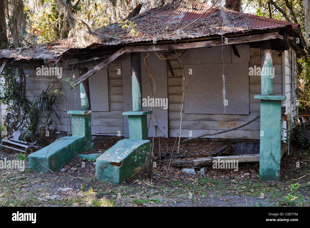 Abandoned and derelict house in Bluffton, South Carolina Stock Photo Alamy
