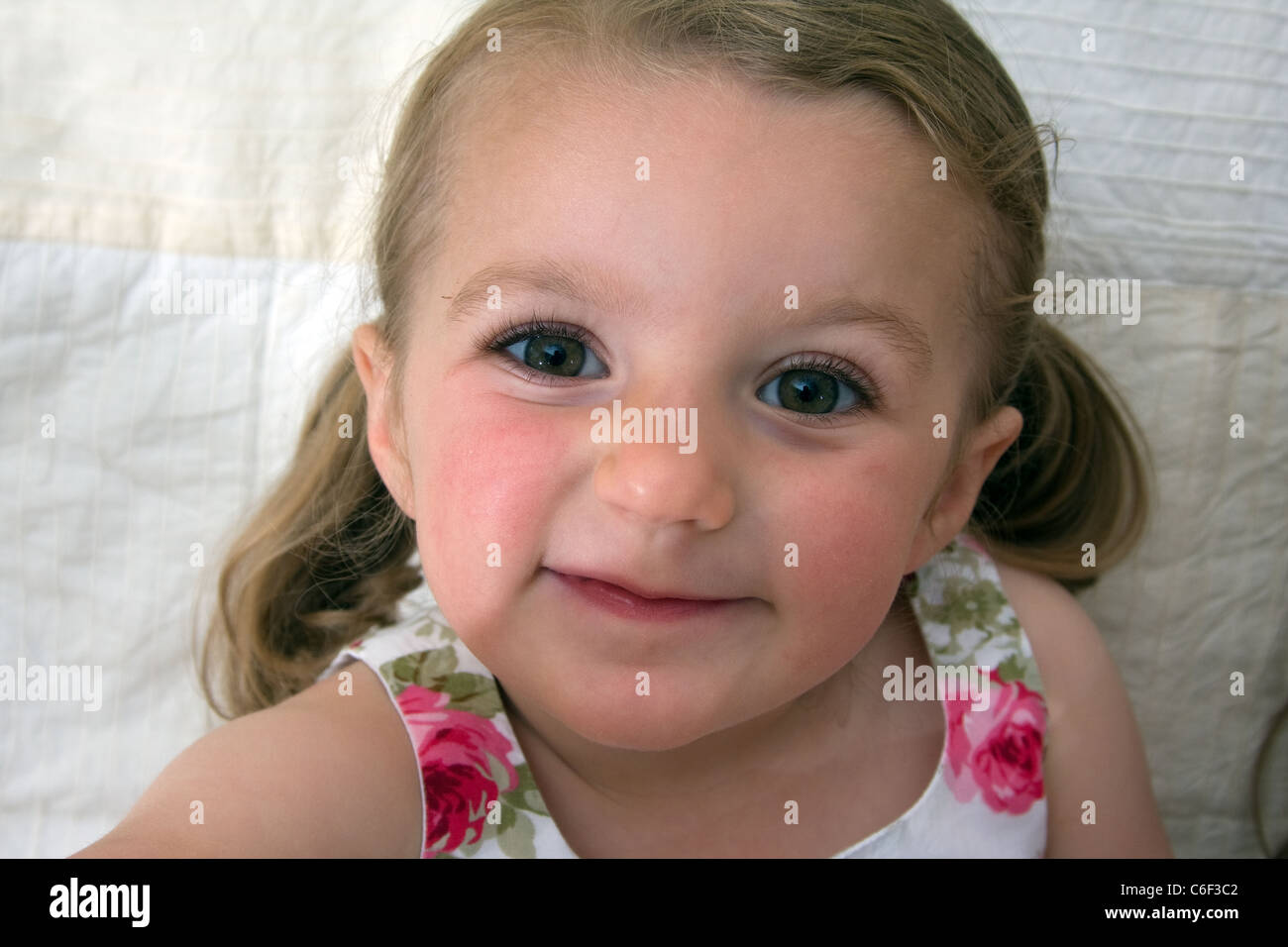 young toddler girl smile smiling cute happy Stock Photo - Alamy
