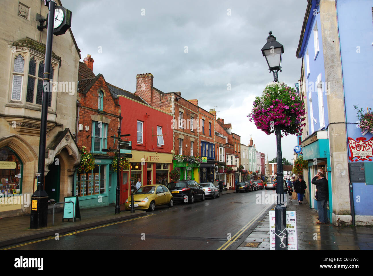 Glastonbury High Street Somerset England Stock Photo Alamy