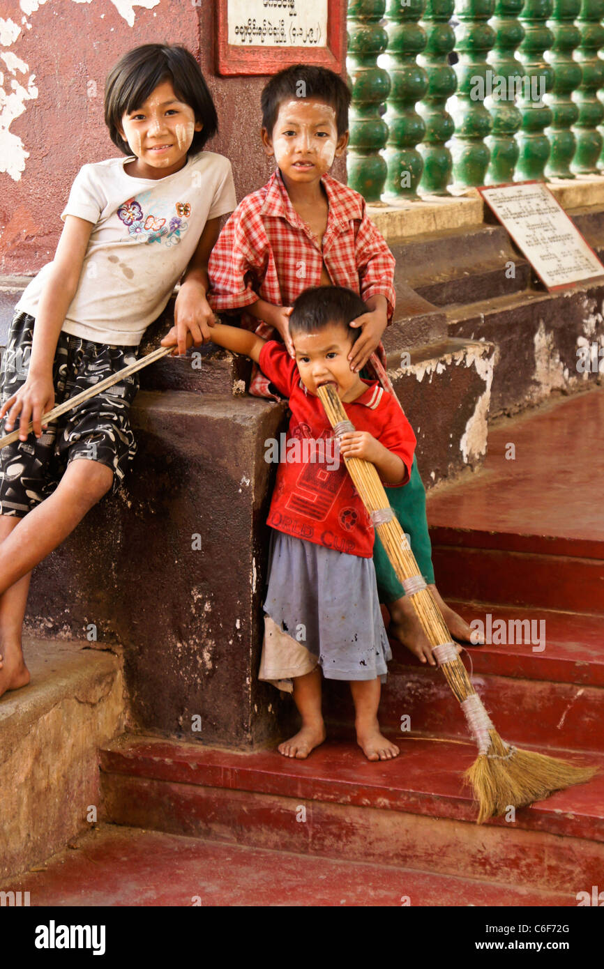 Burmese children, Bago (Pegu), Myanmar (Burma) Stock Photo