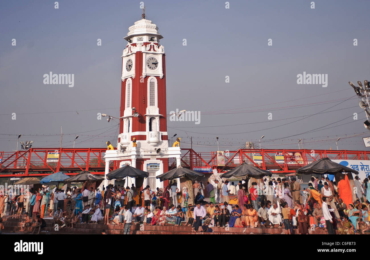 Ovation hi-res stock photography and images - Alamy