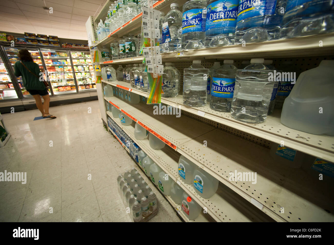 Stocking Shelves Supermarket Stock Photos & Stocking Shelves