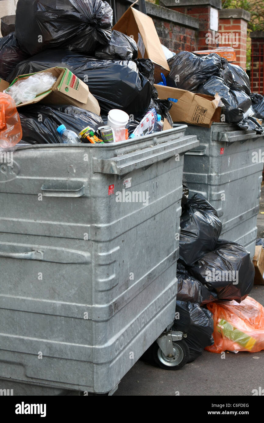 Wheelie bin side of road hi-res stock photography and images - Alamy