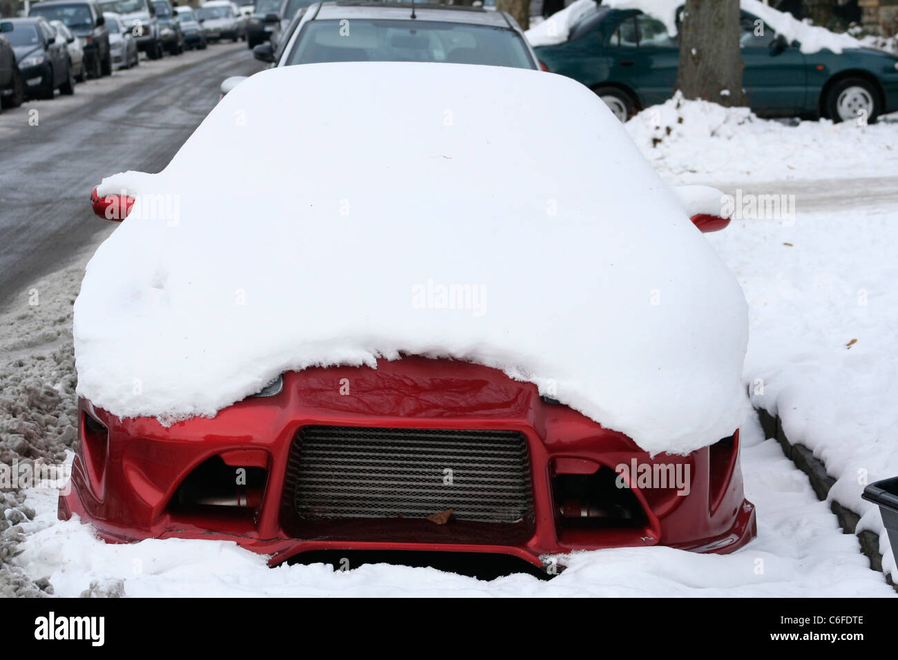 Car covered in snow Stock Photo Alamy