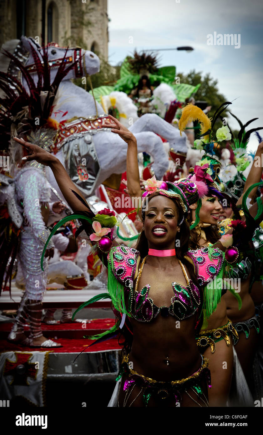 Notting hill carnival samba dancer hi-res stock photography and images ...