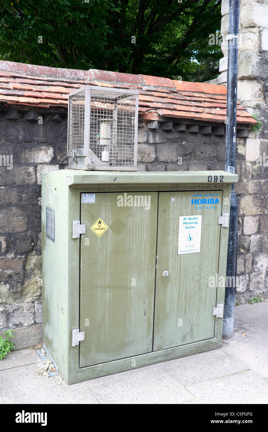 Air quality monitoring station hires stock photography and images Alamy