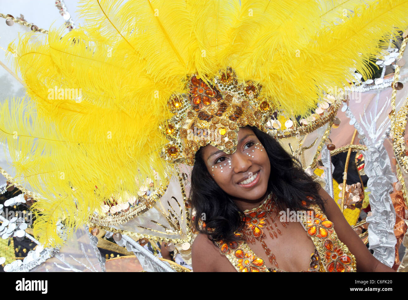 Notting hill carnival headdress hi-res stock photography and images - Alamy