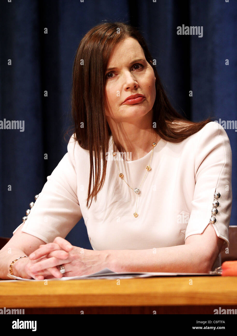 Geena Davis: Fighting For Gender Parity... In Law?! (Women, Influence & Power 2025) - v7r3thi
