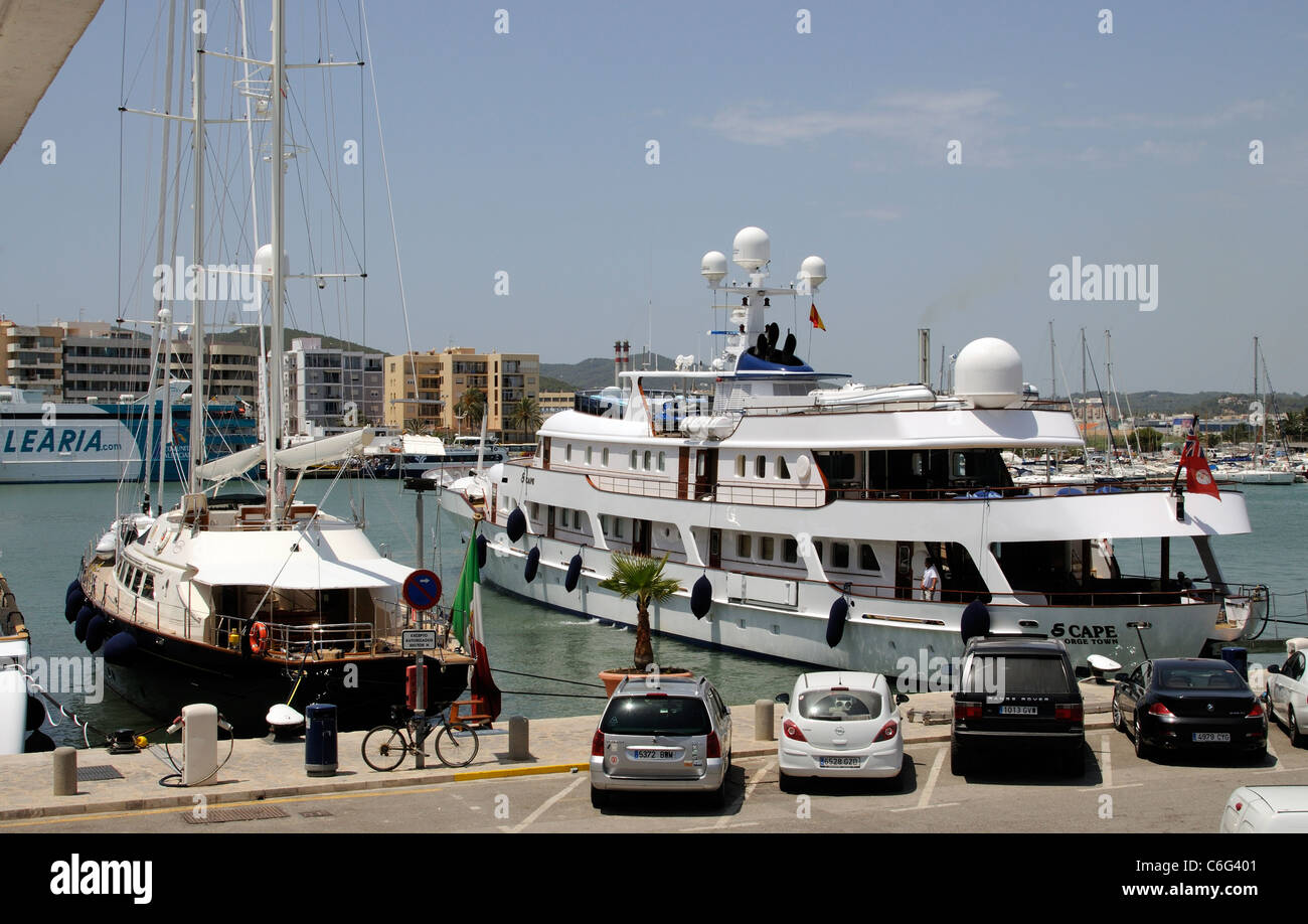 Berth 57 hi-res stock photography and images - Alamy