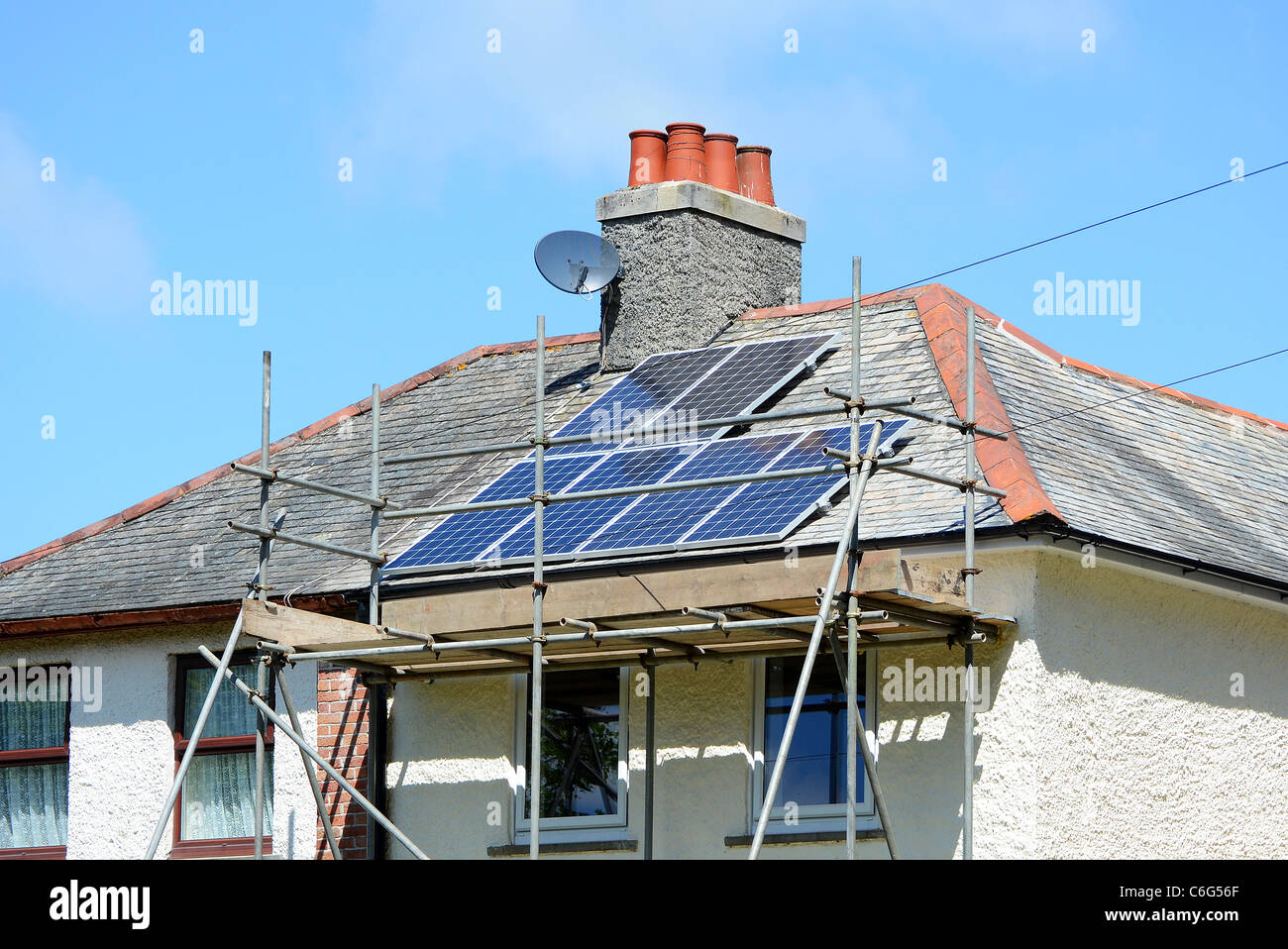 Solar panels roof house hi-res stock photography and images - Alamy
