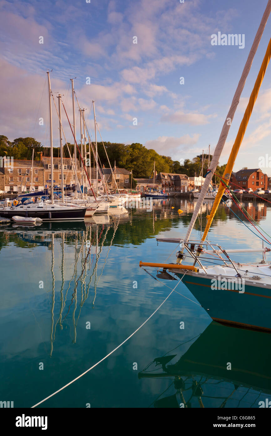 Padstow cornwall sailing harbour hi-res stock photography and images ...