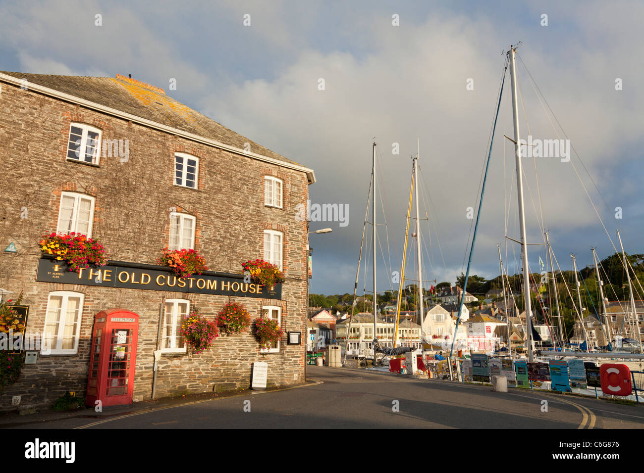 The old custom house public house and hotel Padstow village harbour Cornwall England UK GB EU Europe Stock Photo