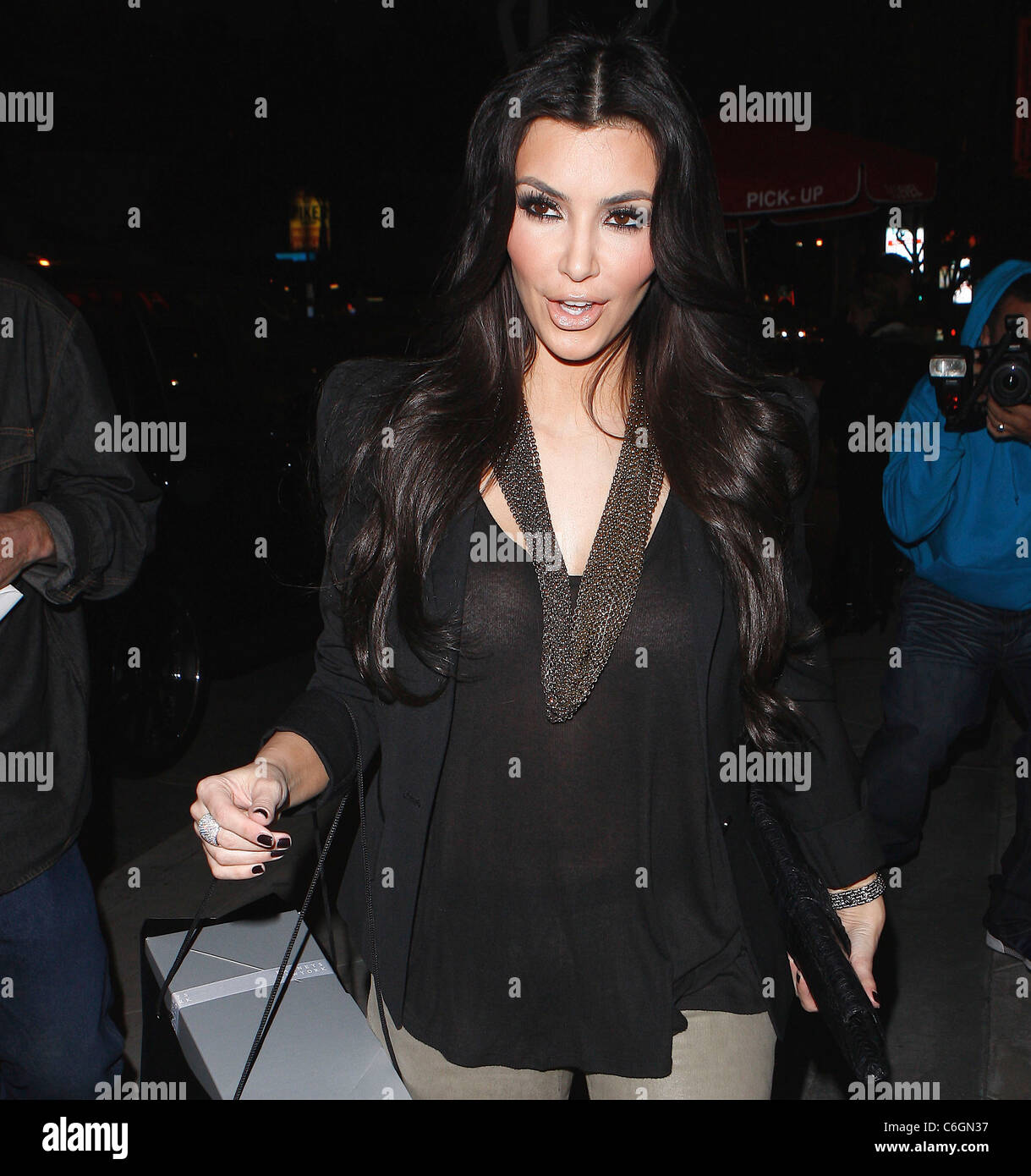 Kim Kardashian arrives at Ketchup Restaurant, carrying a gift for a