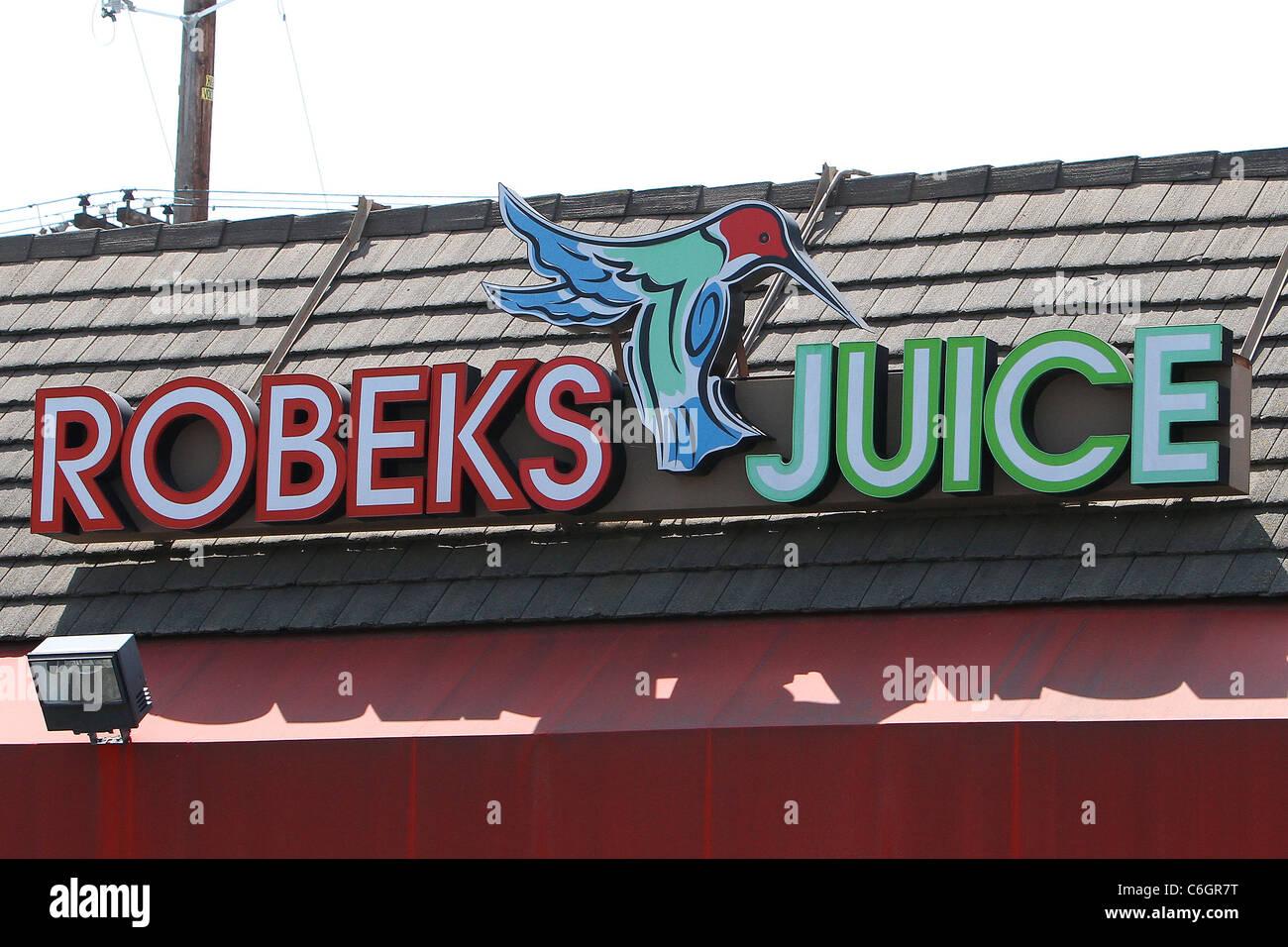 Atmosphere 'The Last Song' star and Miley Cyrus' boyfriend, Liam Hemsworth, picks up cold drinks from Robeks Juice in Toluca Stock Photo