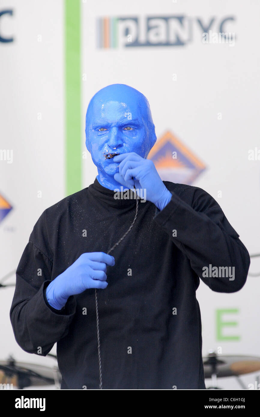 Blue Man Group New York Celebrates Earth Day's 40th Anniversary in