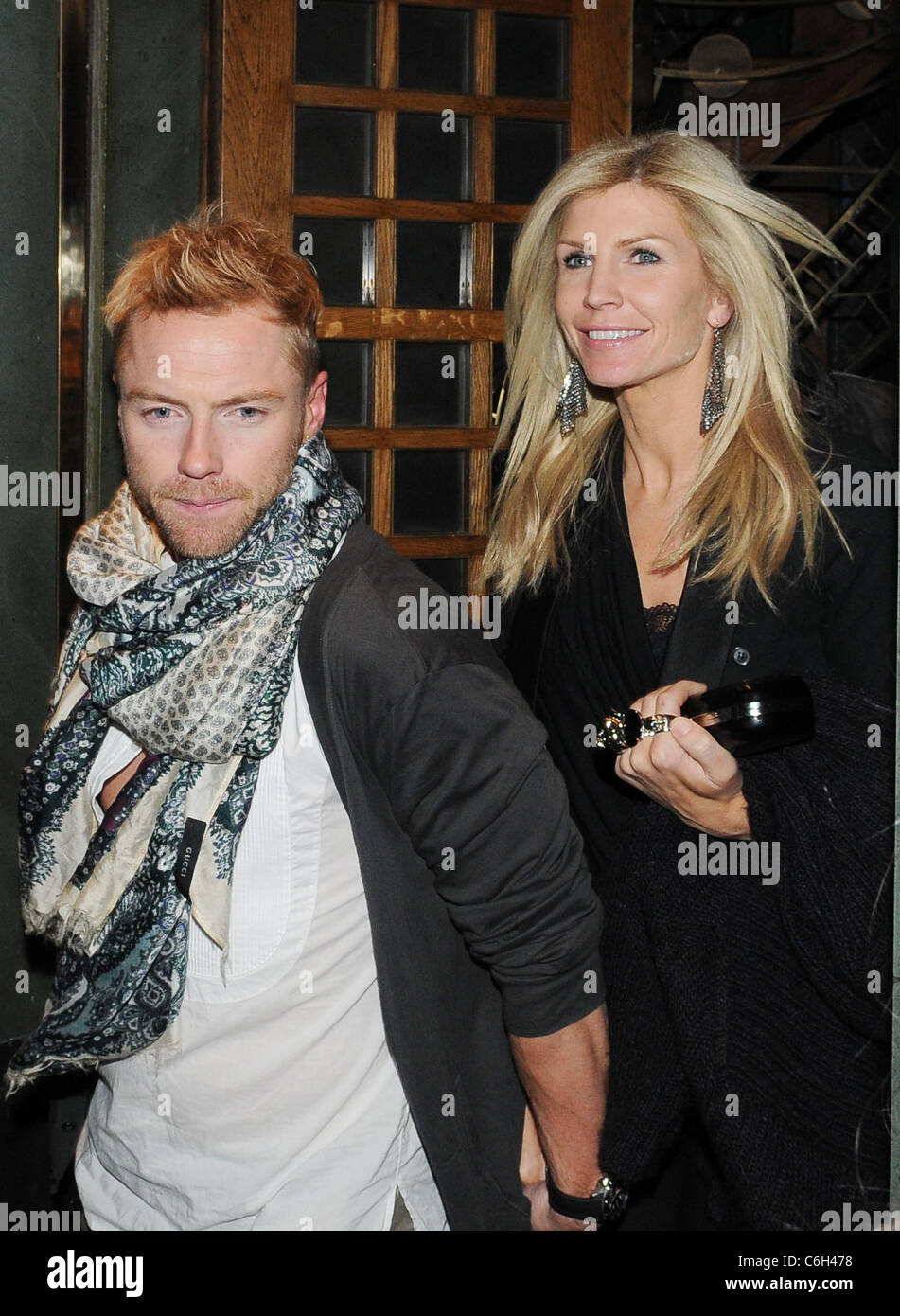 Ronan Keating of 'Boyzone' leaves the Ivy restaurant and night club with his wife Yvonne Connolly, where they enjoyed an Stock Photo