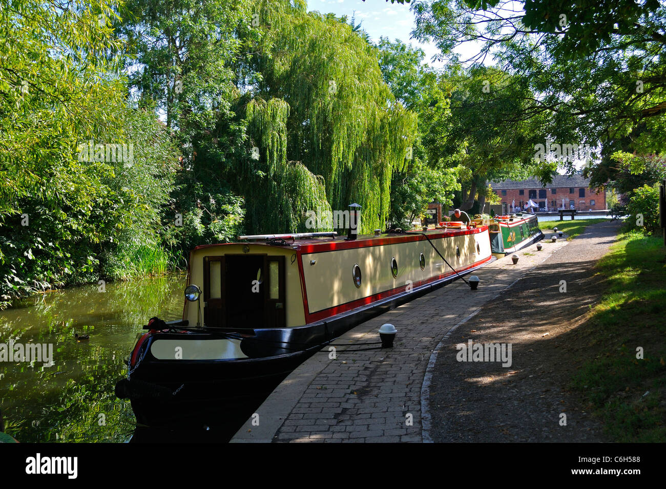 The canal towpath at Union Wharf in Market Harborough Stock Photo