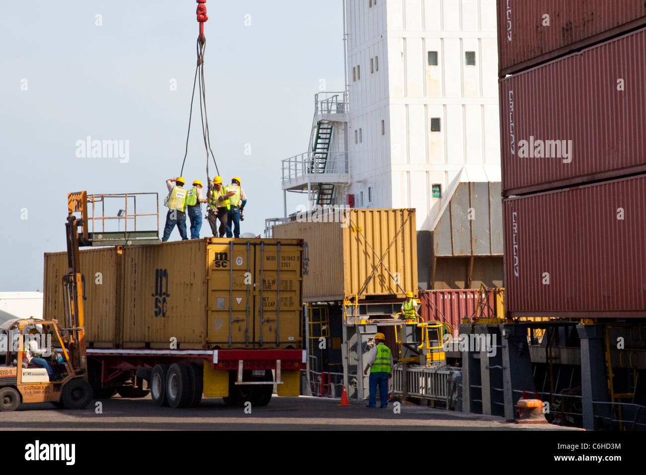Loading Crate Docks Loading crates truck hi-res stock photography and images - Alamy