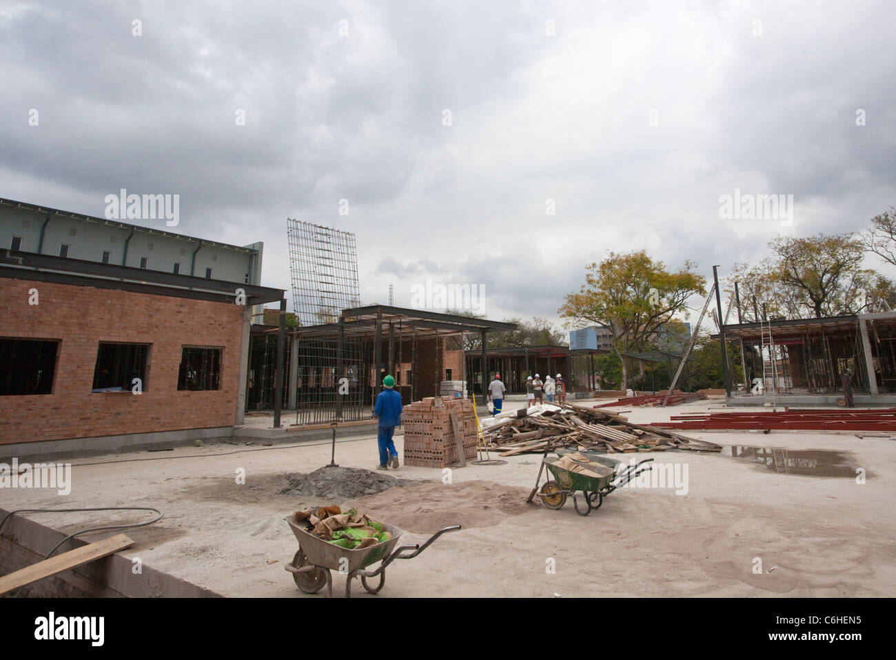 Construction of an office building Stock Photo - Alamy
