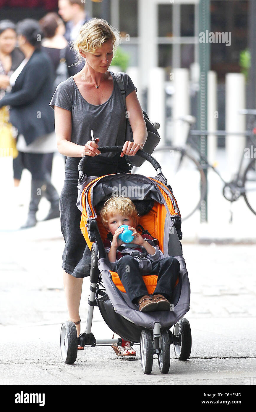 Gretchen Mol pushing her son, Ptolemy John Williams, in a stroller(01)