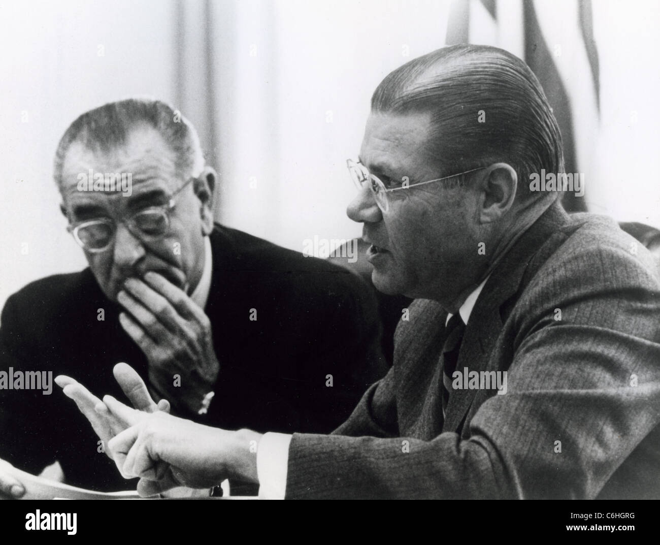 US PRESIDENT LYNDON JOHNSON (left) with Defense Secretary Robert McNamara in 1964 Stock Photo