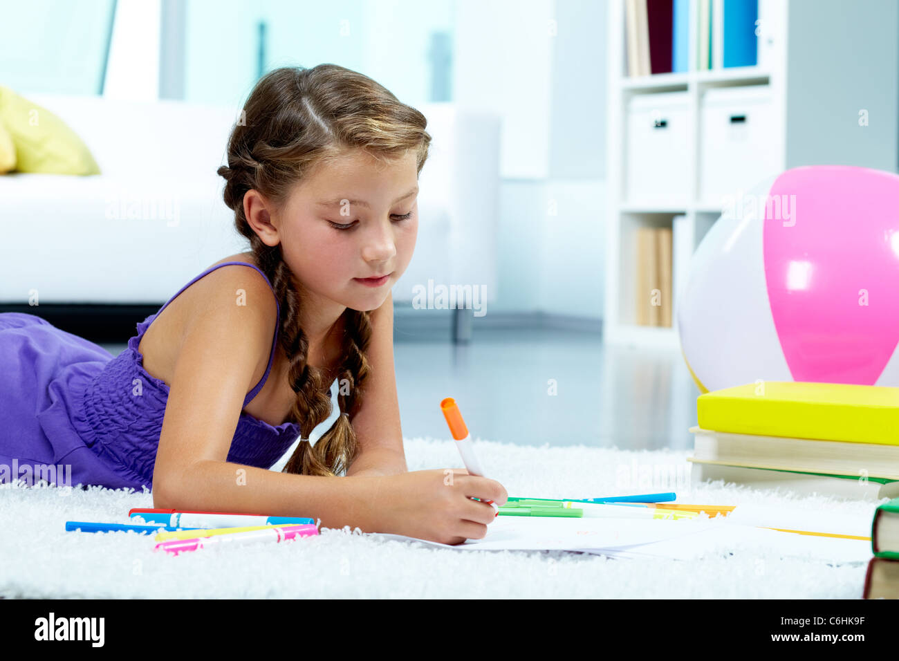 Portrait of lovely girl drawing with colorful pencils Stock Photo - Alamy