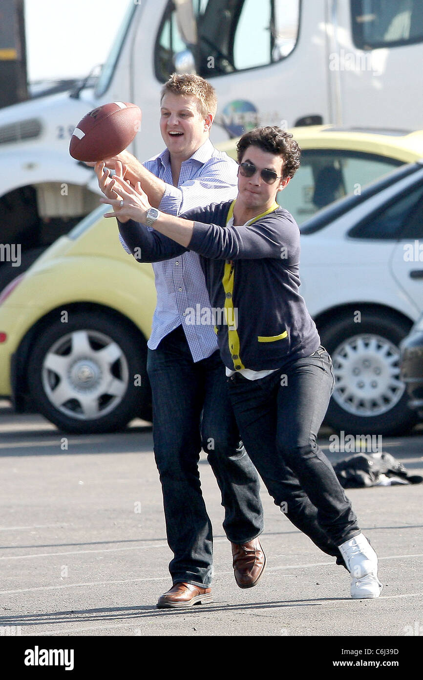 Kevin Jonas Jonas Brothers playing American football between scenes on the set of their new film, 'Chasing Butterflies' Stock Photo