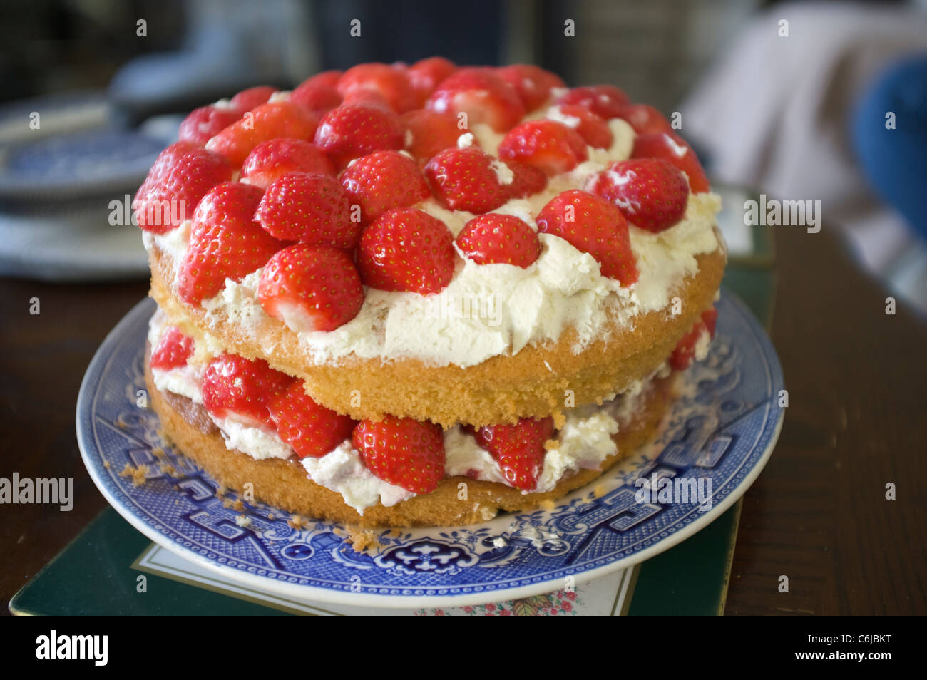 Strawberries cake hi-res stock photography and images - Alamy