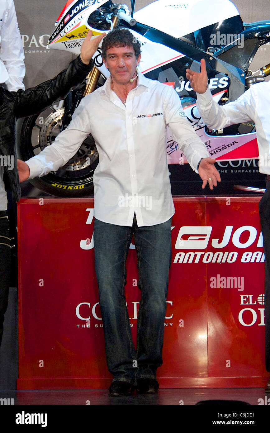 Actor Antonio Banderas presents 'Jack Jones' Racing Team at the Compac  Theatre Madrid, Spain - 05.04.10 Sean Thorton Stock Photo - Alamy