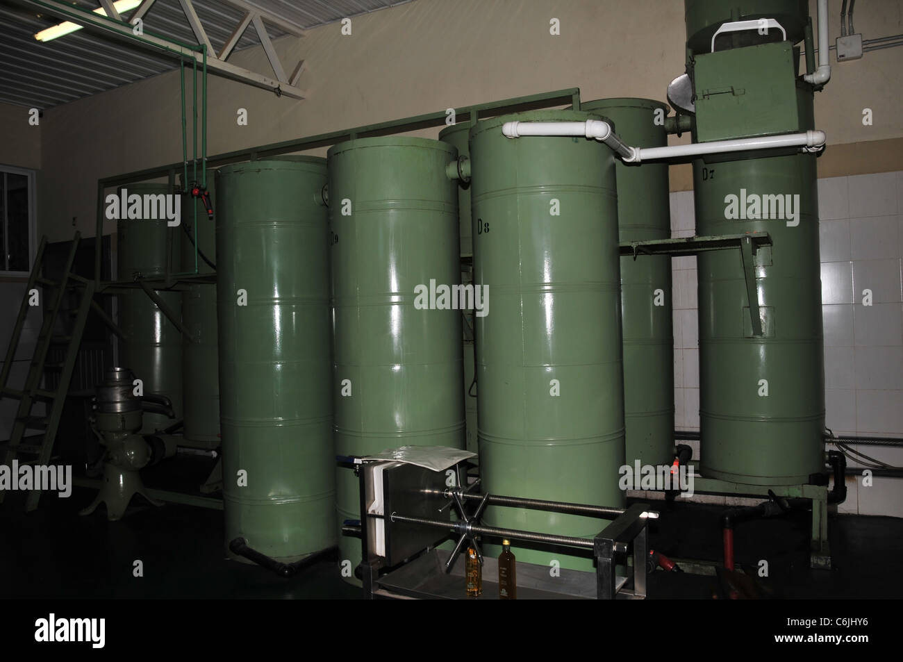 Decanting tanks hires stock photography and images Alamy