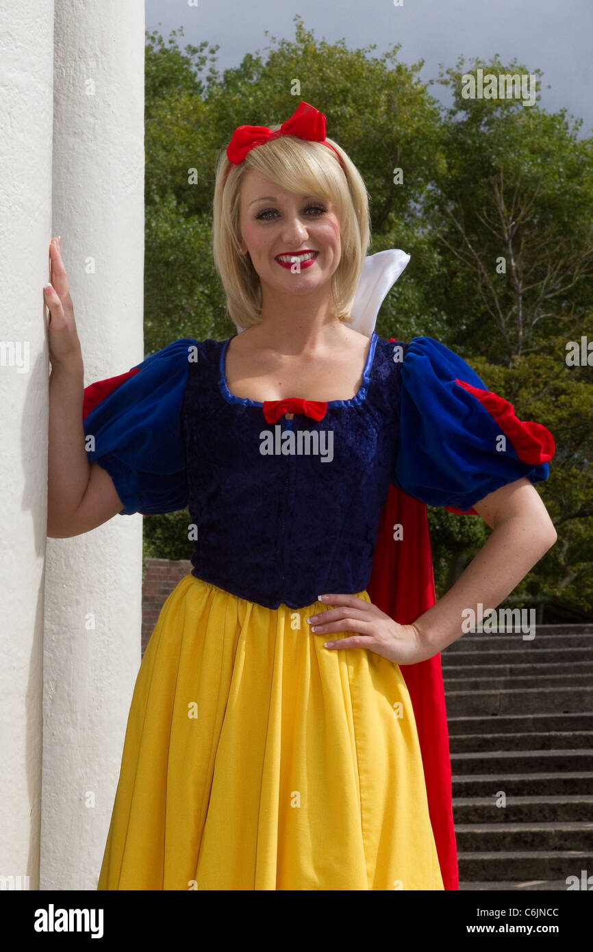 Jenny Jones, a highly skilled presenter, performer. and actess in the