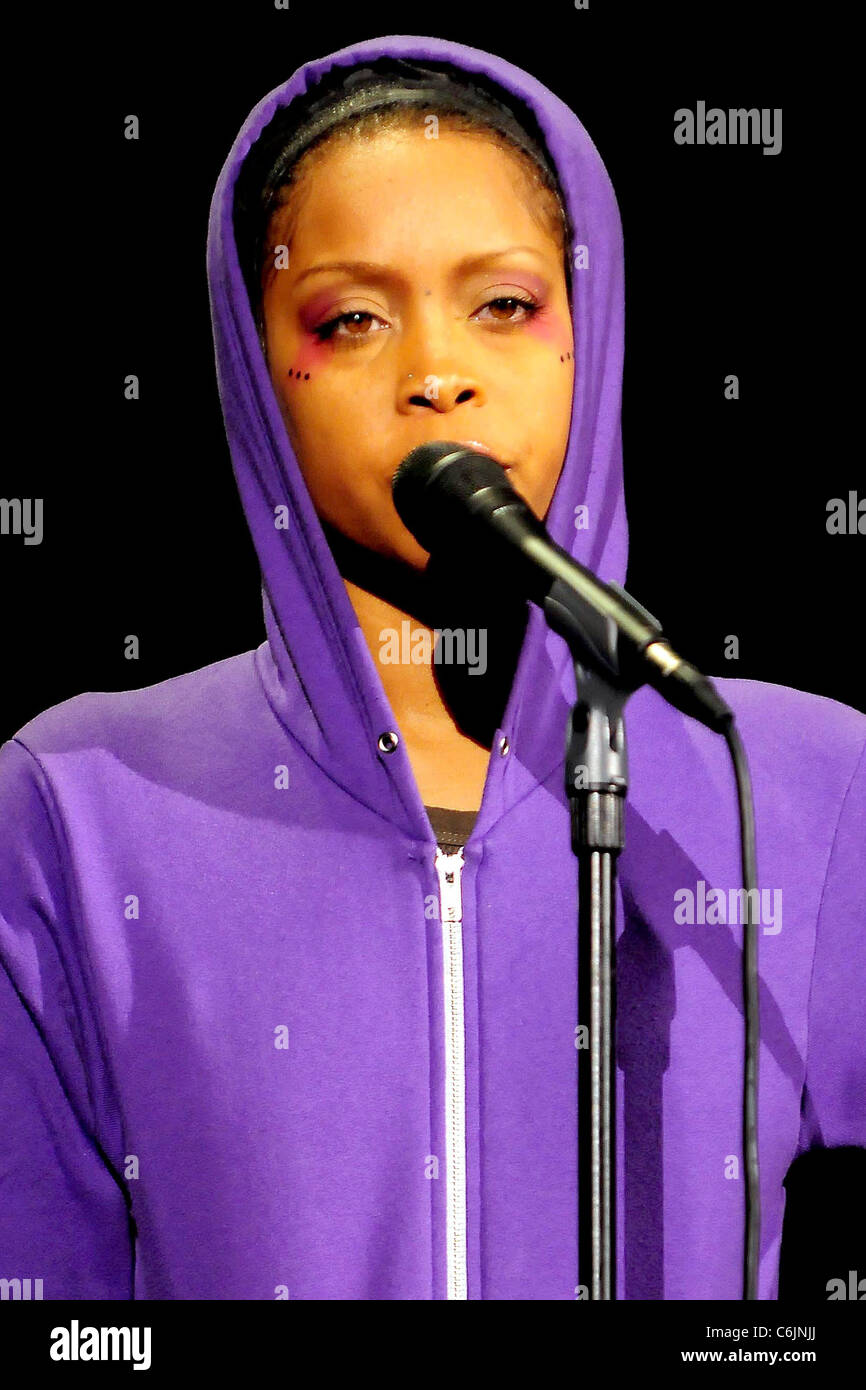 Erykah Badu Performing Live In Concert At The American Airlines Arena