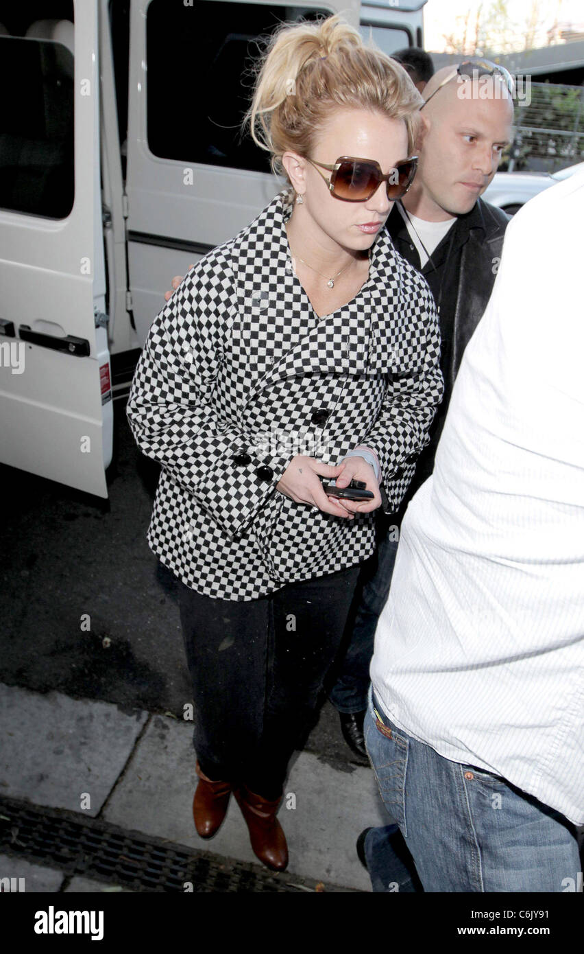 Britney Spears Is Surrounded By Photographers As She Arrives At Nine Zero One Salon In West Hollywood Los Angeles California Stock Photo Alamy Britney Spears Is Surrounded By Photographers As She Arrives At Nine Zero One Salon In West Hollywood Los Angeles California Stock Photo Alamy