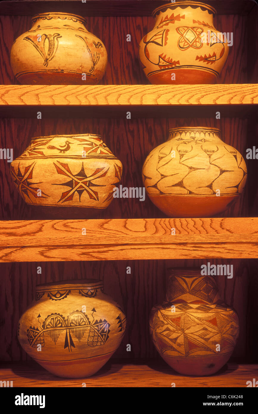 pueblo indian pottery, Adobe Gallery, Old town, Albuquerque, New Mexico Stock Photo Alamy