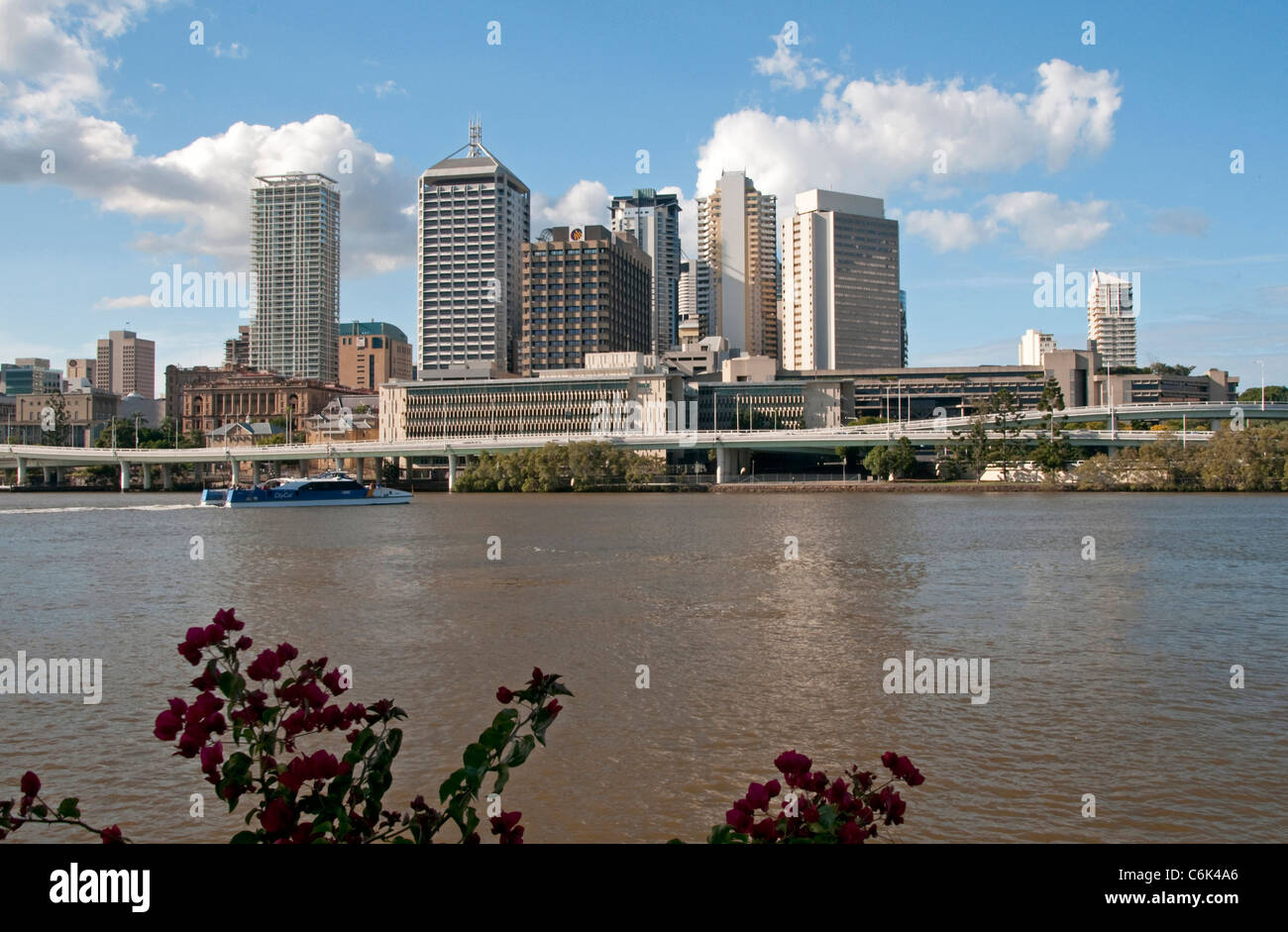 The Brisbane River and the city of Brisbane in Queensland, Australia Stock Photo