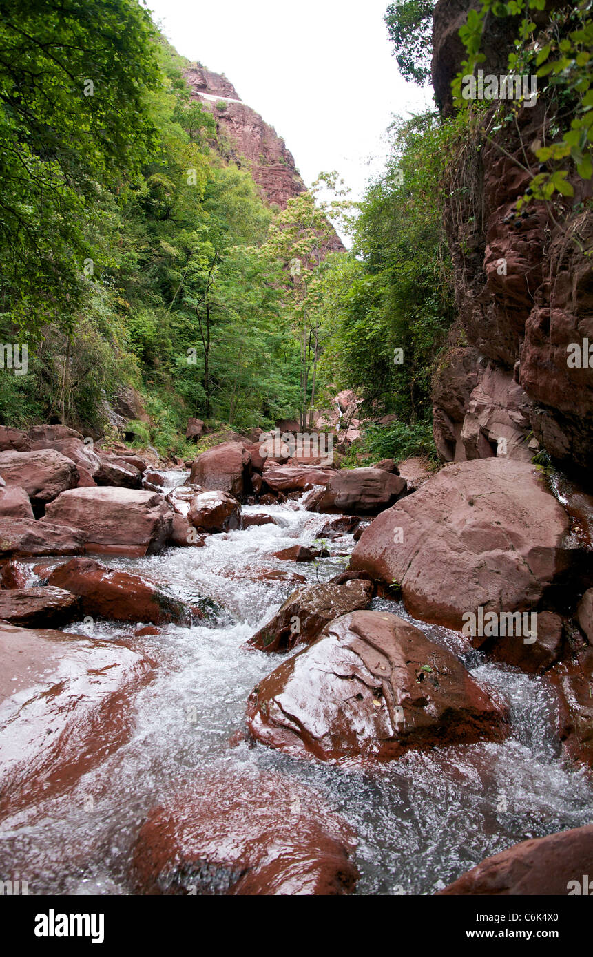 The beginning of 'Les Gorges du Cians' near Rigaud with its burgundy colored  rocks. Stock Photo