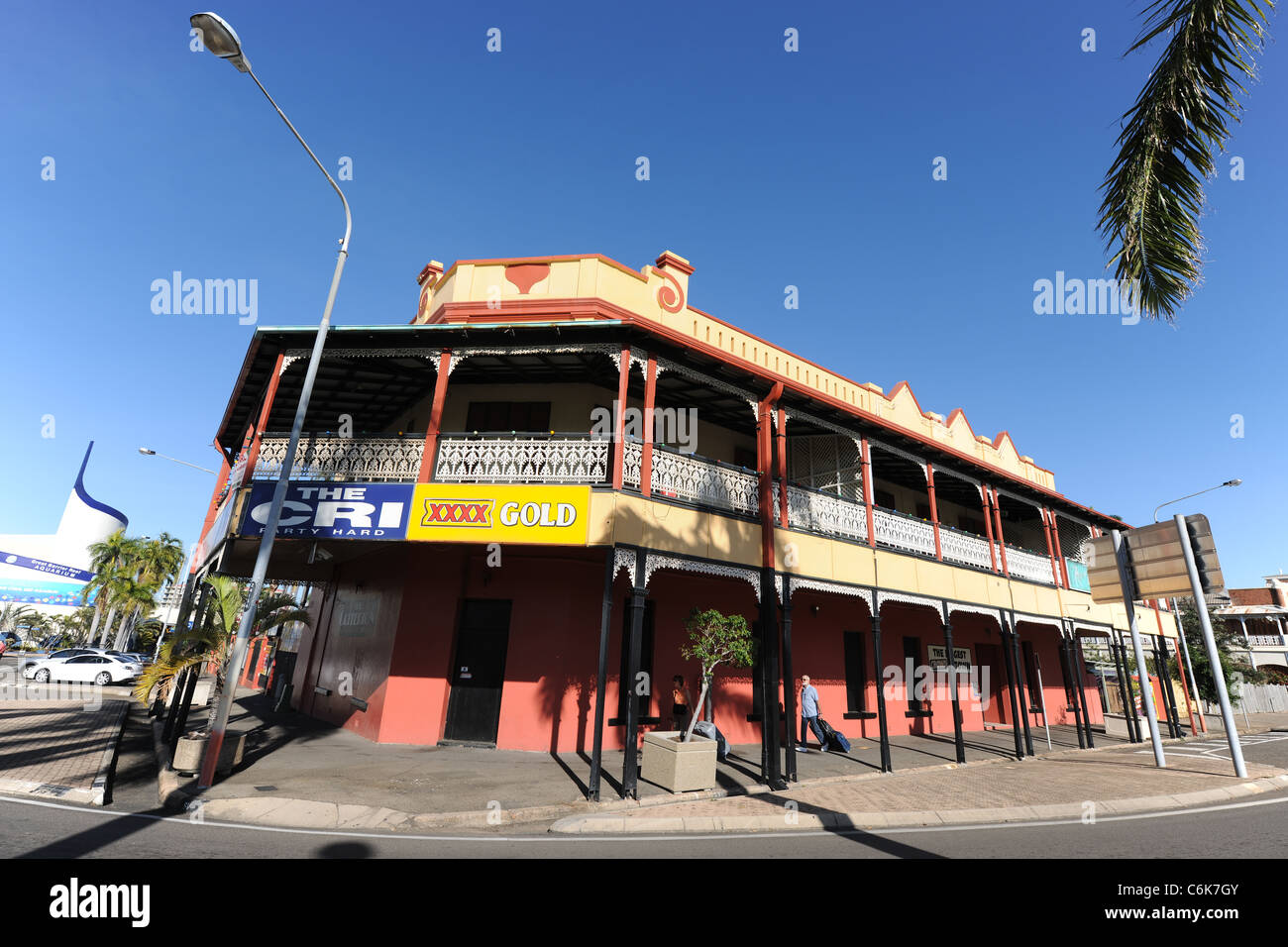 tourists with suitcases walking past The Criterion Hotel (The Cri), on The Strand, Townsville, Queensland, Australia Stock Photo