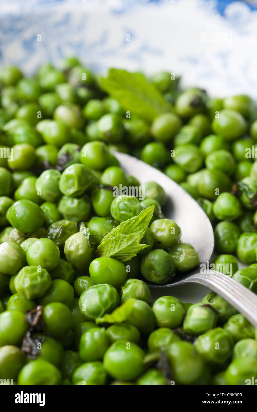 Peas with mint, closeup Stock Photo Alamy
