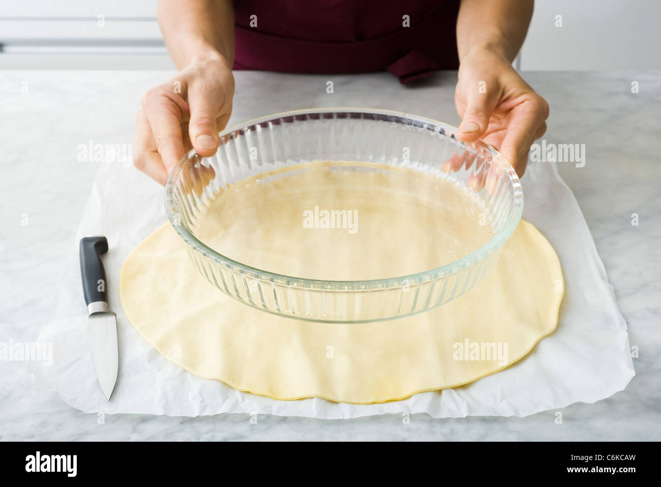 https://c8.alamy.com/comp/C6KCAW/holding-baking-pan-preparing-pastry-shell-for-baking-C6KCAW.jpg