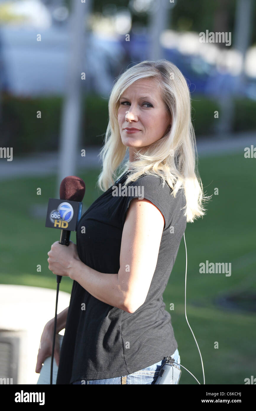 Abc Tv Reporter In La Melissa Mcbride Los Angeles Usa 01 08 10 Stock Photo Alamy