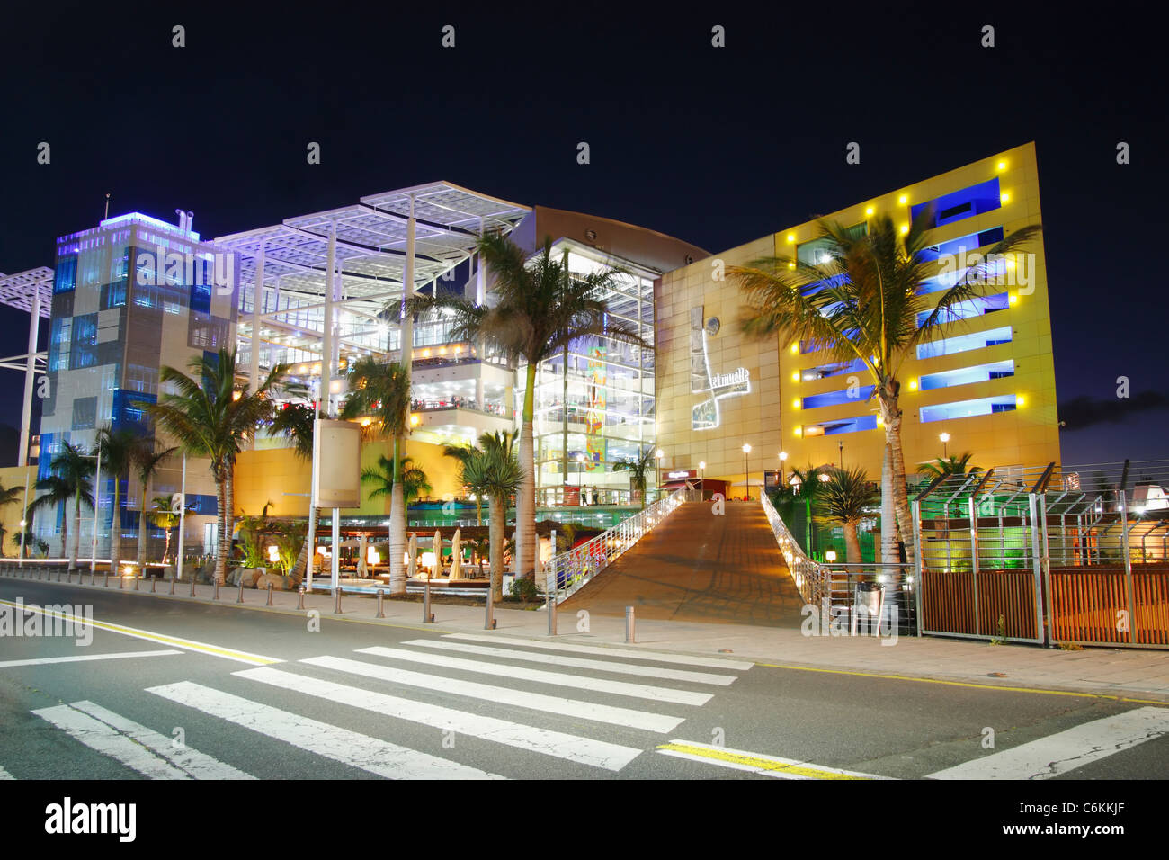 Centro Comercial El Muelle near parque Santa Catalina in Las Palmas on Gran  Canaria Stock Photo - Alamy