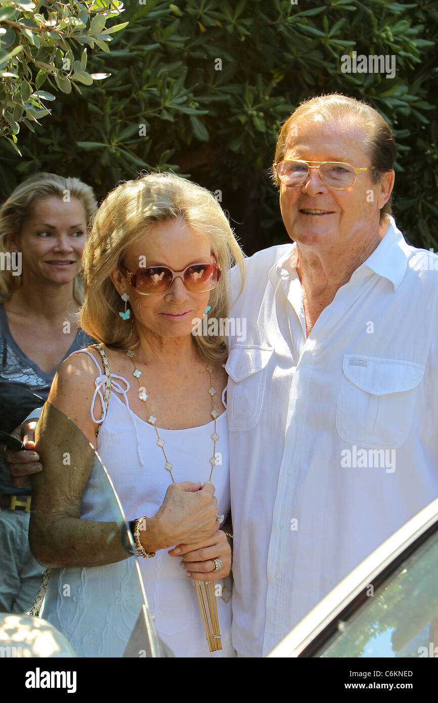 Roger Moore on holiday with his wife Kristina Tholstrup in Saint-Paul