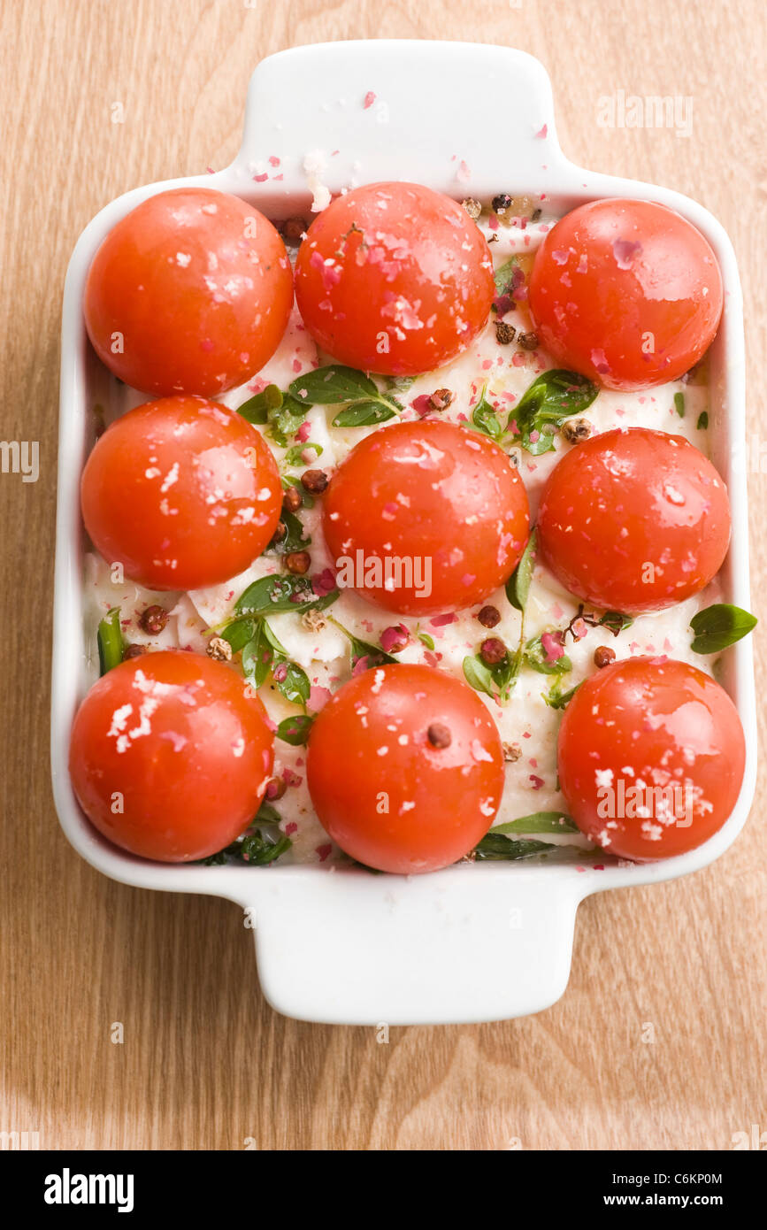 Mozzarella gratin with spinach and cherry tomatoes Stock Photo - Alamy