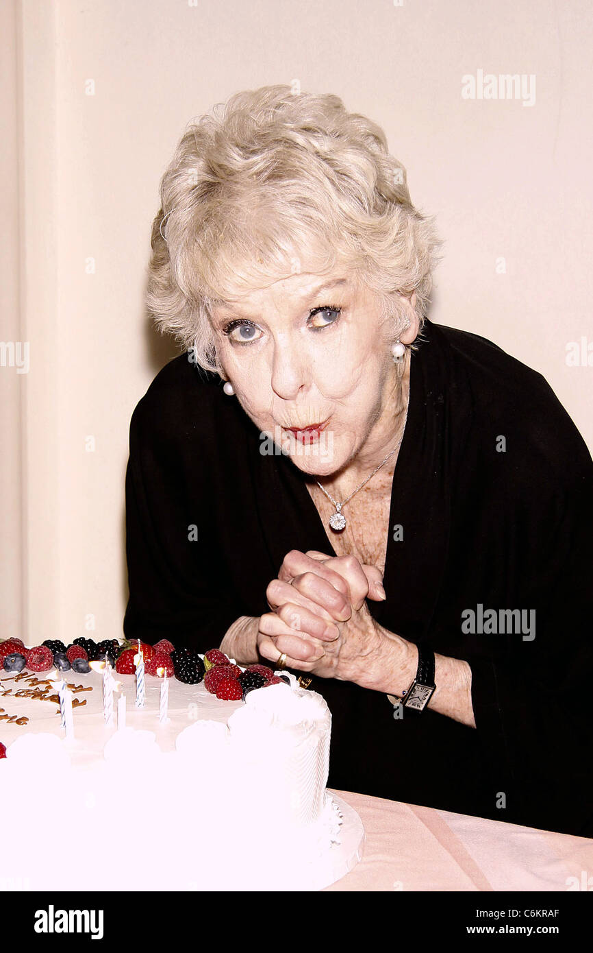 Elaine Stritch Elaine Stritch’s 85th Birthday Celebration at the Cafe
