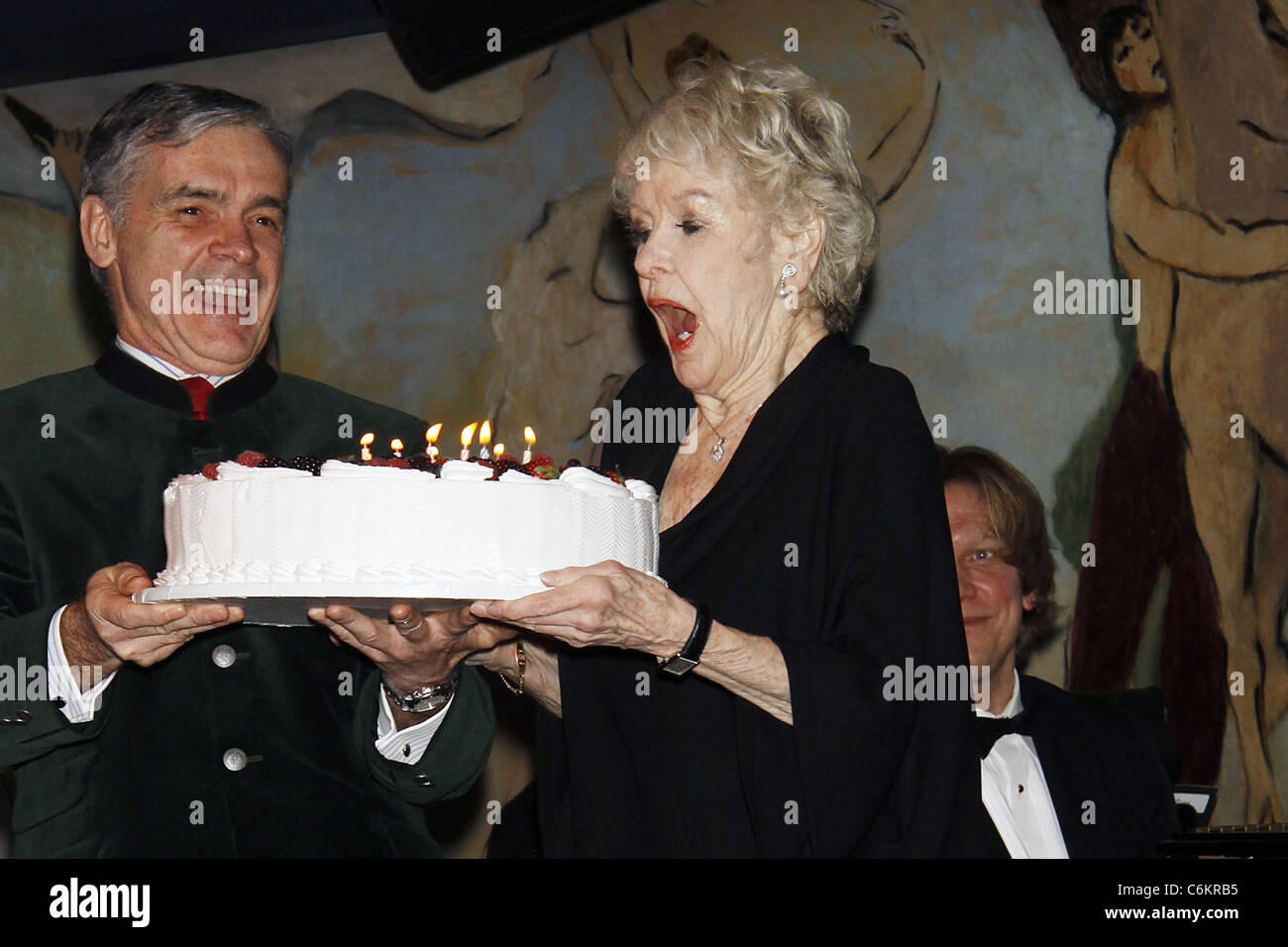 Elaine Stritch Elaine Stritch’s 85th Birthday Celebration at the Cafe